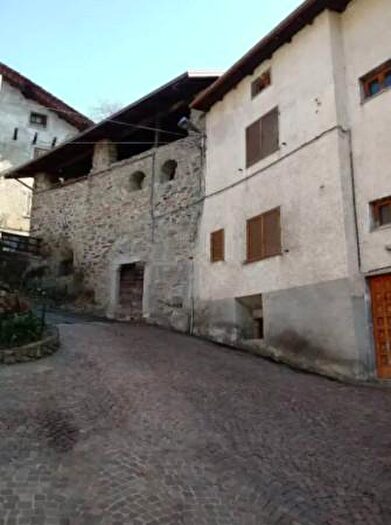 Casa con 6 locali in vendita in Via Dassa, Cimbergo