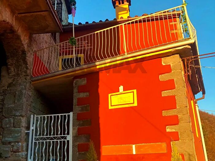 Casa con 5 locali in vendita in Via Archicelli Crasciana, Bagni Di Lucca