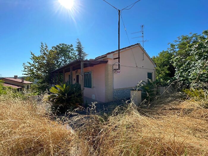 Appartamento con 5 locali in vendita in Via Coccialonga, Alanno