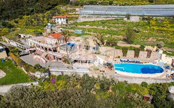 Casa con 6 locali in vendita in Ospedaletti