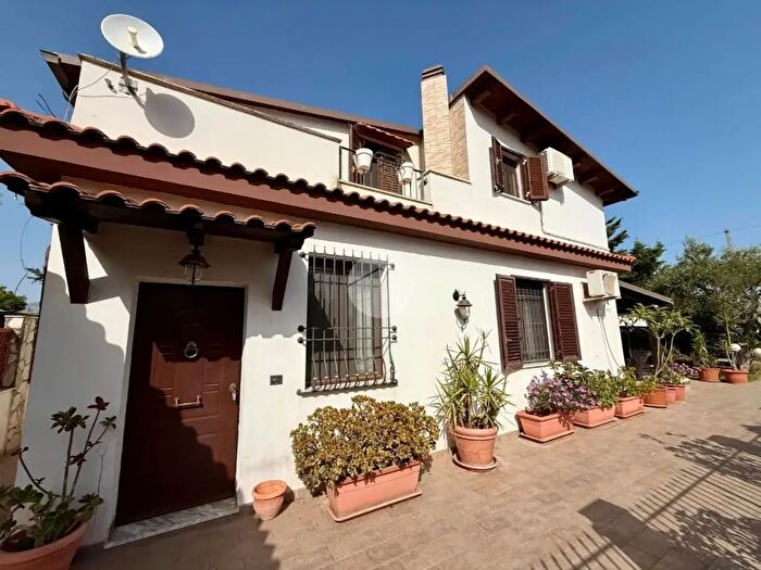 Casa con 6 locali in vendita in Via Archimede, Carini