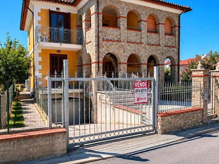 Appartamento quadrilocale in vendita in Traversa Terza di Rione Passolara, Pollica