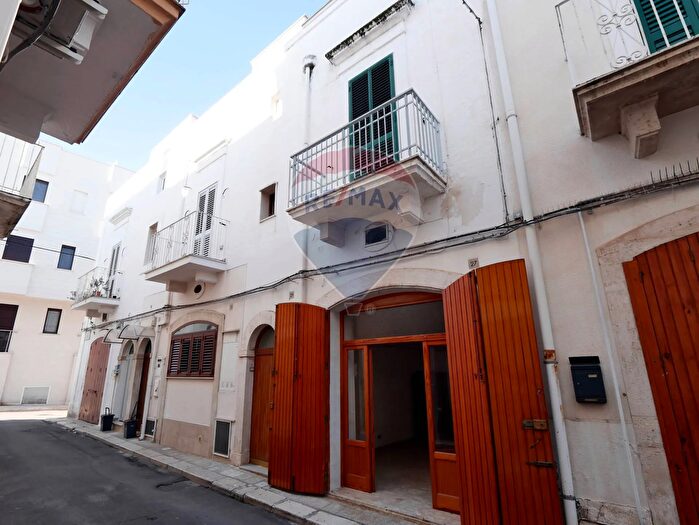 Casa quadrilocale in vendita in Via Giordano Bruno, Mola Di Bari