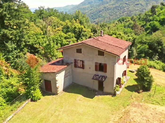 Casa quadrilocale in vendita in Località Castelletto, Gallicano