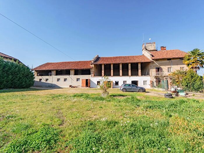 Casa con 10 locali in vendita in Strada Galavardiera, Cumiana