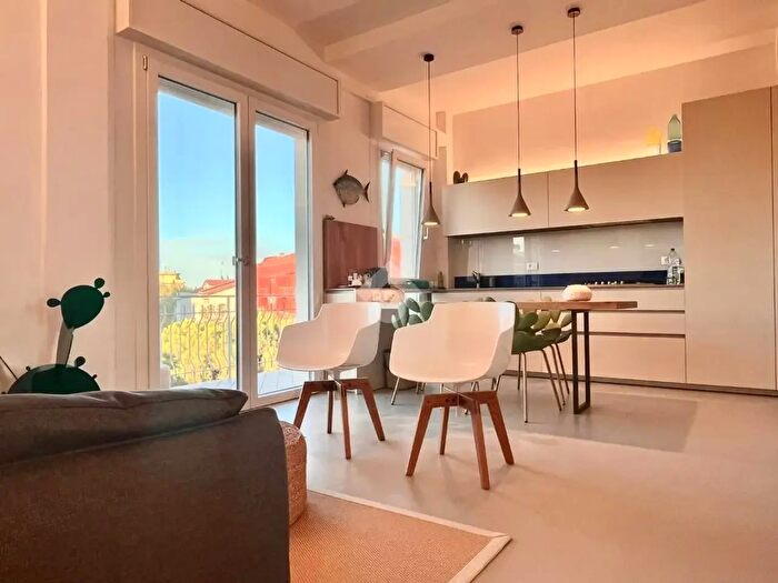 Appartamento trilocale in vendita in Viale Antonio Canova, Cesenatico
