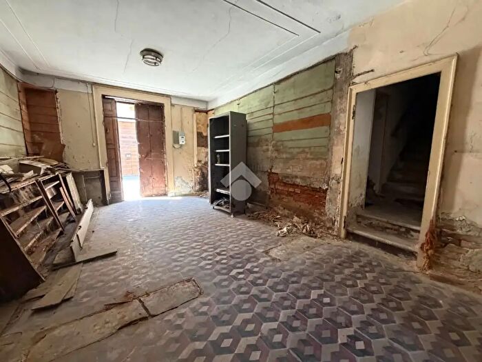 Casa con 8 locali in vendita in Via XX Settembre, Verolavecchia