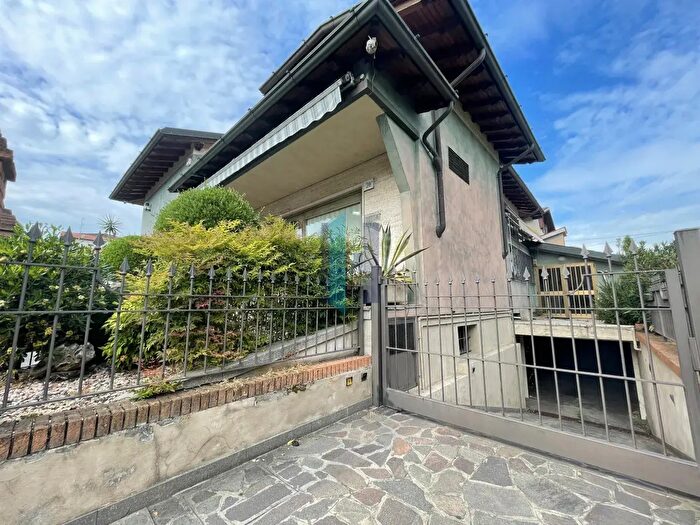Appartamento trilocale in vendita in Via Nicolò Bettoni, Brescia