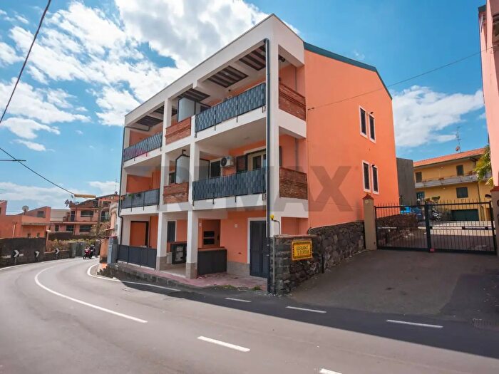 Appartamento quadrilocale in vendita in Via San Gregorio, Aci Castello