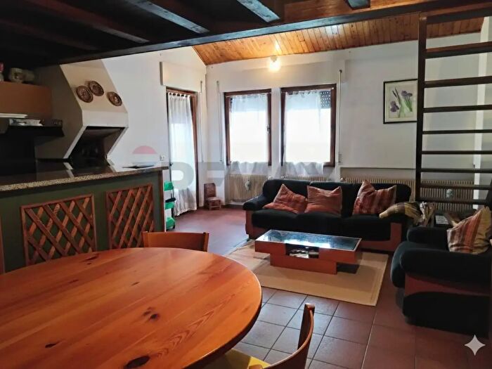 Appartamento trilocale in vendita in Via Strada Vecia, Cesiomaggiore