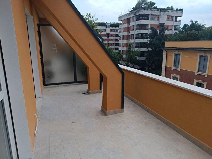 Appartamento quadrilocale in affitto in Via Andrea Maffei, Montenero, Milano