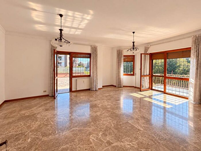 Appartamento con 5 locali in vendita in Via Suvereto, Nuovo Salario, Roma