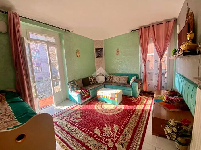 Appartamento trilocale in vendita in Via Salassa, Torino