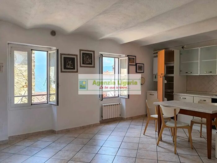 Appartamento trilocale in vendita in Via Maraldi, Perinaldo