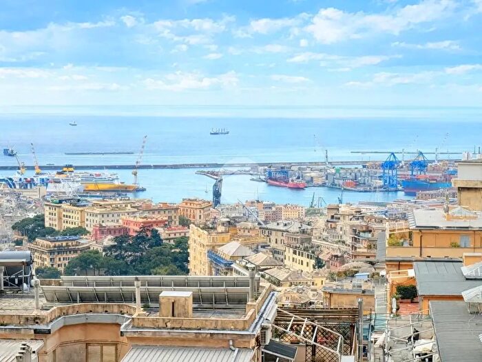 Appartamento con 6 locali in vendita in Via Cancelliere, Genova