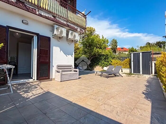 Appartamento trilocale in vendita in Via delle Vigne, Formia