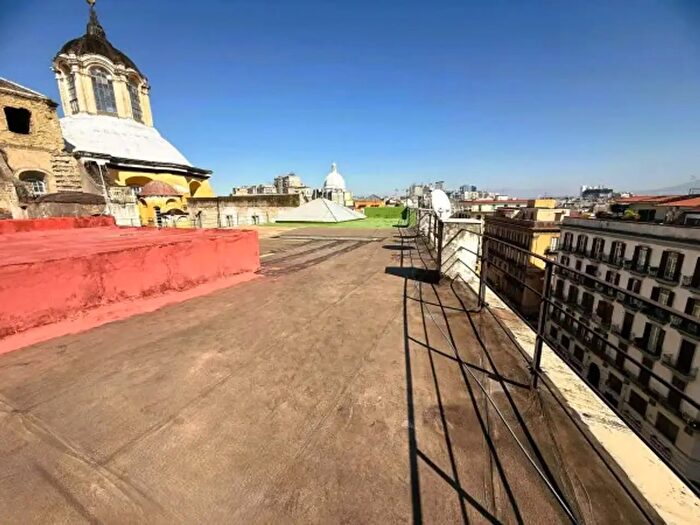 Appartamento con 6 locali in vendita in Corso Umberto I, Napoli