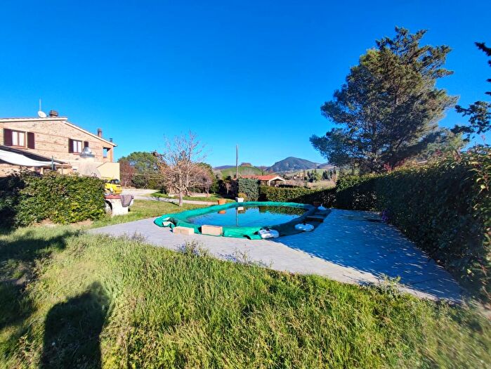 Casa con 11 locali in vendita in Volterra