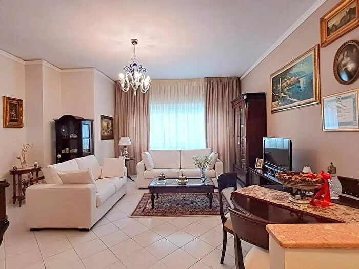 Appartamento quadrilocale in vendita in Aci Castello