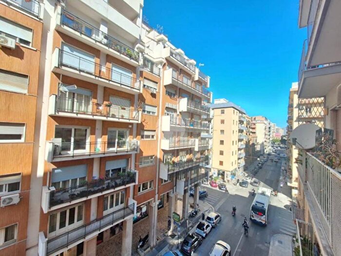 Appartamento trilocale in affitto in Via Marchese di Roccaforte, Libertà Villabianca, Palermo