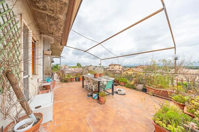 Appartamento con 5 locali in vendita in Via Casilina, Roma