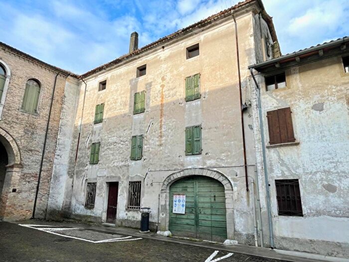 Casa con 6 locali in vendita in San Vito Al Tagliamento