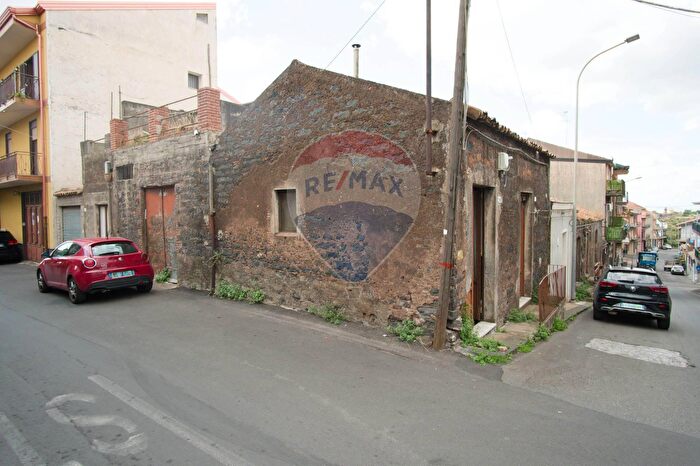 Casa con 5 locali in vendita in Via VIII Traversa, Belpasso