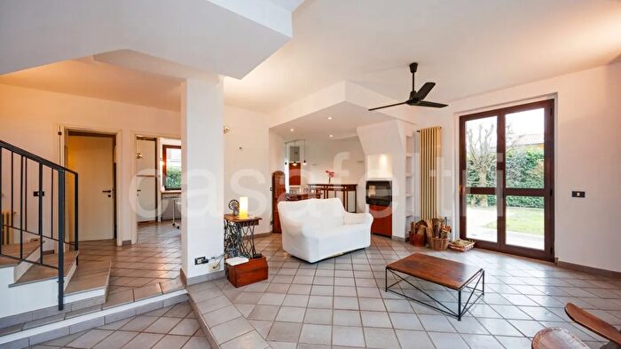 Casa quadrilocale in vendita in Mozzo Via Don Carlo Nava Bergamo Bergamo Limitrofi Bergamo Provincia Mozzo Bergamo, Mozzo