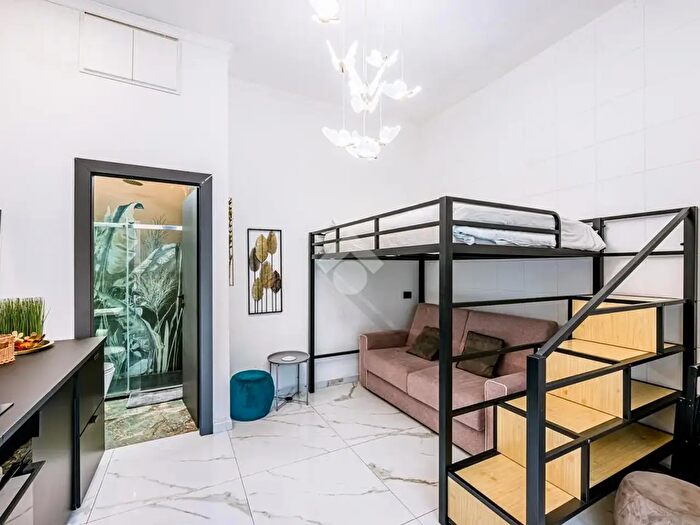 Appartamento trilocale in vendita in Via Zucchelli, Roma