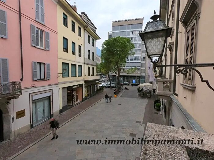 Appartamento trilocale in vendita in Via Roma, Lecco