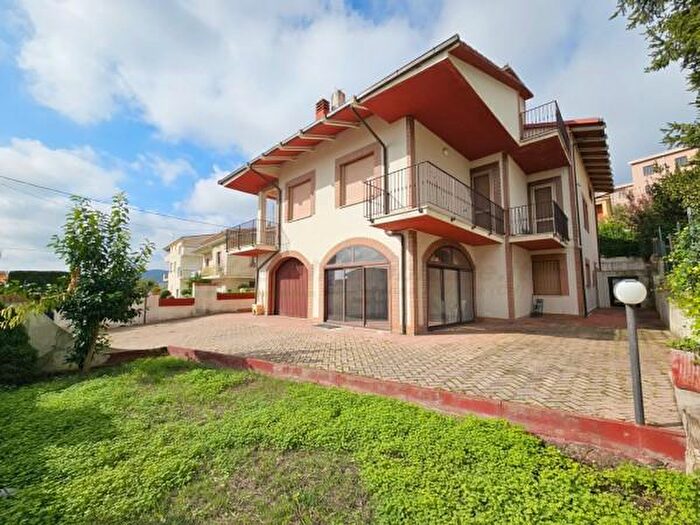 Casa con 6 locali in vendita in Via Roma, Montecilfone