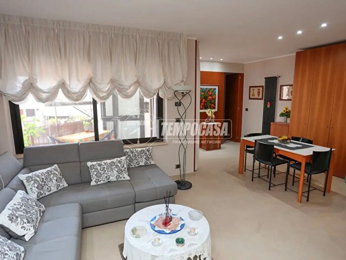 Appartamento quadrilocale in vendita in Via San Francesco d'Assisi, Valenzano