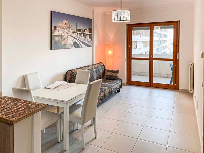 Appartamento bilocale in affitto in Via Luigi De Marchi, Fonte Laurentina, Roma