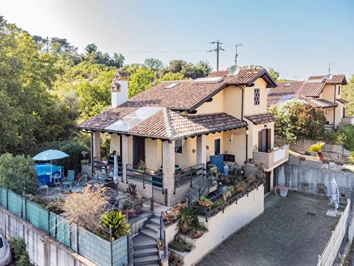 Casa con 6 locali in vendita in Via Fonte della Dolce, Manziana