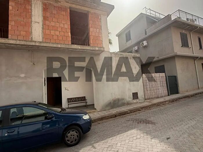 Casa con 8 locali in vendita in Principe di Piemonte, Acquedolci