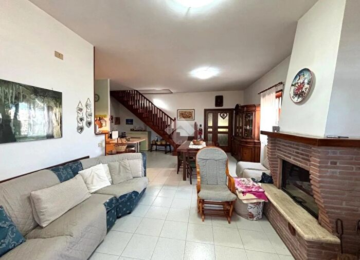 Casa con 5 locali in vendita in Via dei Rododendri, Cisterna Di Latina