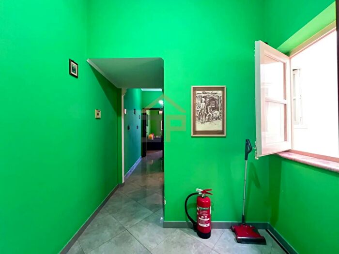 Appartamento trilocale in vendita in Via Divisi, Palermo