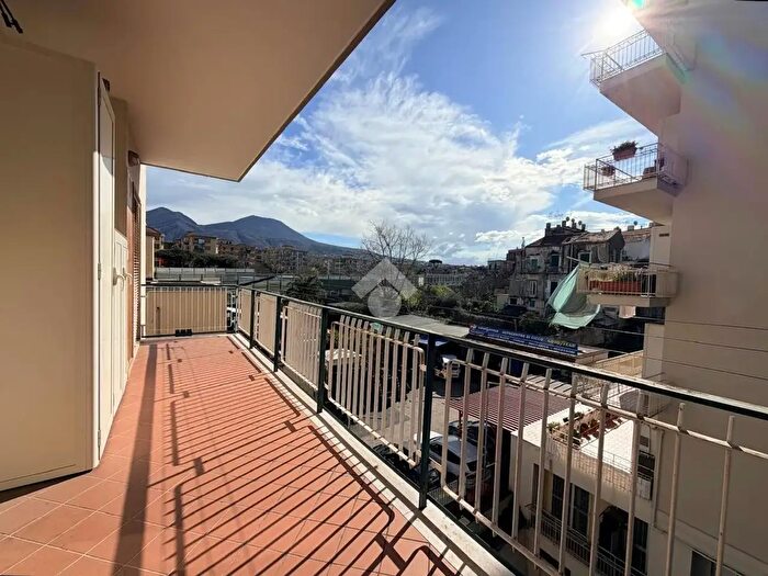 Appartamento trilocale in vendita in Via Gianturco, San Giorgio A Cremano