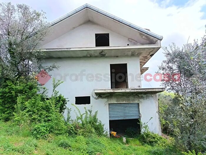 Casa con 10 locali in vendita in Via Vignola Snc, Anagni