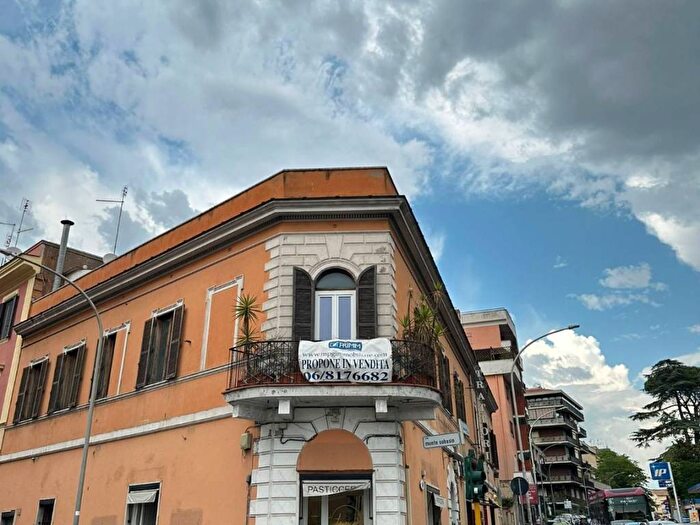 Appartamento quadrilocale in vendita in Via Nomentana, Città Giardino, Roma