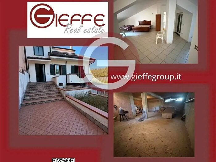 Casa con 10 locali in vendita in Cittanova