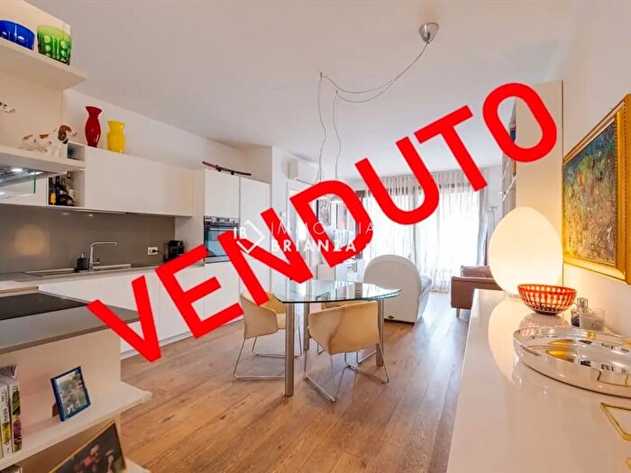 Appartamento trilocale in vendita in Via Aguilhon, Monza