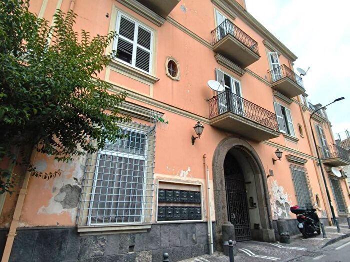 Appartamento trilocale in affitto in Via Zumbini, Portici
