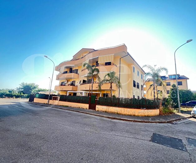 Casa con 6 locali in vendita in Via Luciani, Vitulazio