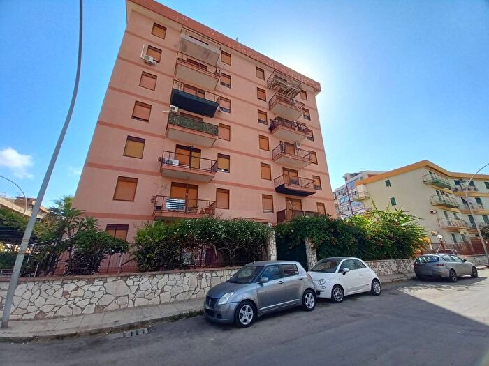 Appartamento quadrilocale in vendita in Via Giulio Sarmiento, Brancaccio, Palermo