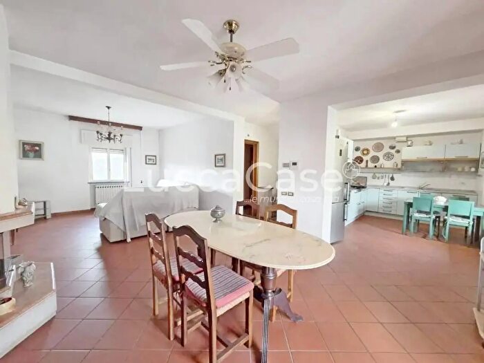 Casa con 5 locali in vendita in Lucca