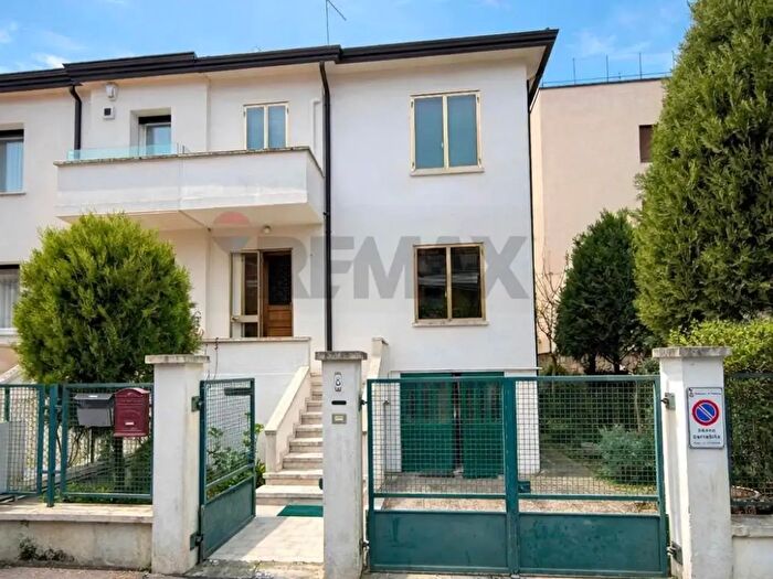 Casa con 5 locali in vendita in Padova