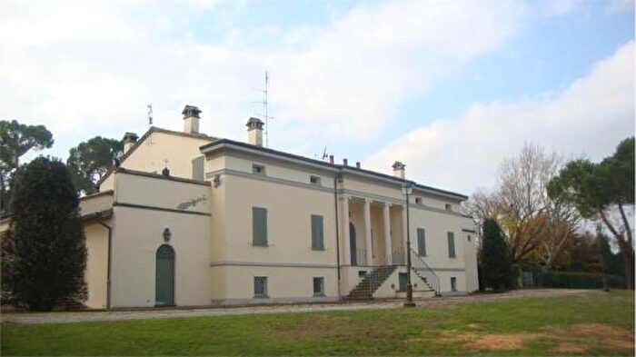 Casa con 6 locali in vendita in Faenza