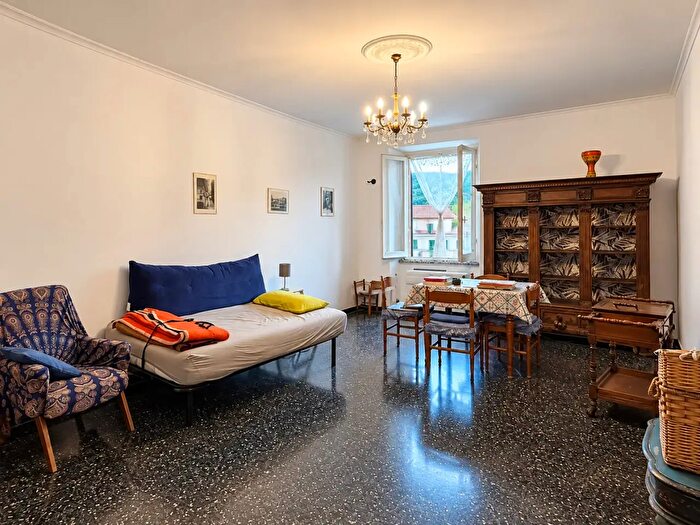 Appartamento quadrilocale in vendita in Via Val d'Astico, Genova