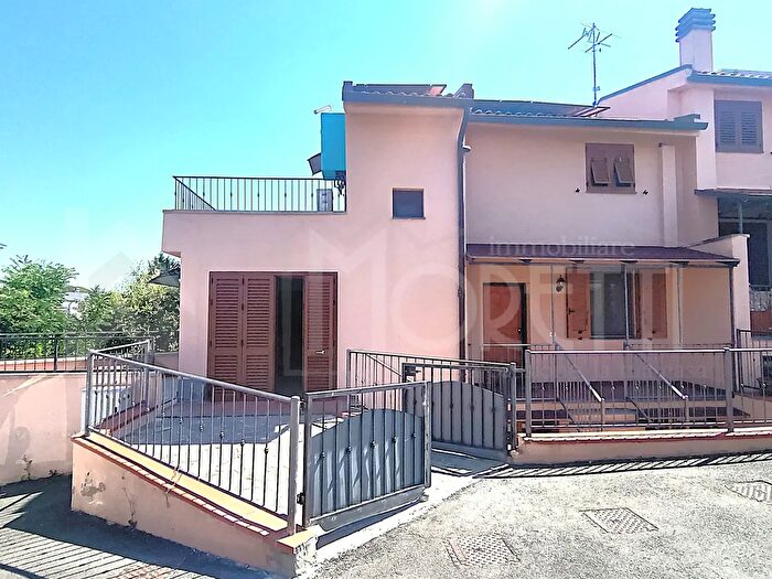 Casa con 5 locali in vendita in Via del Pino, Livorno
